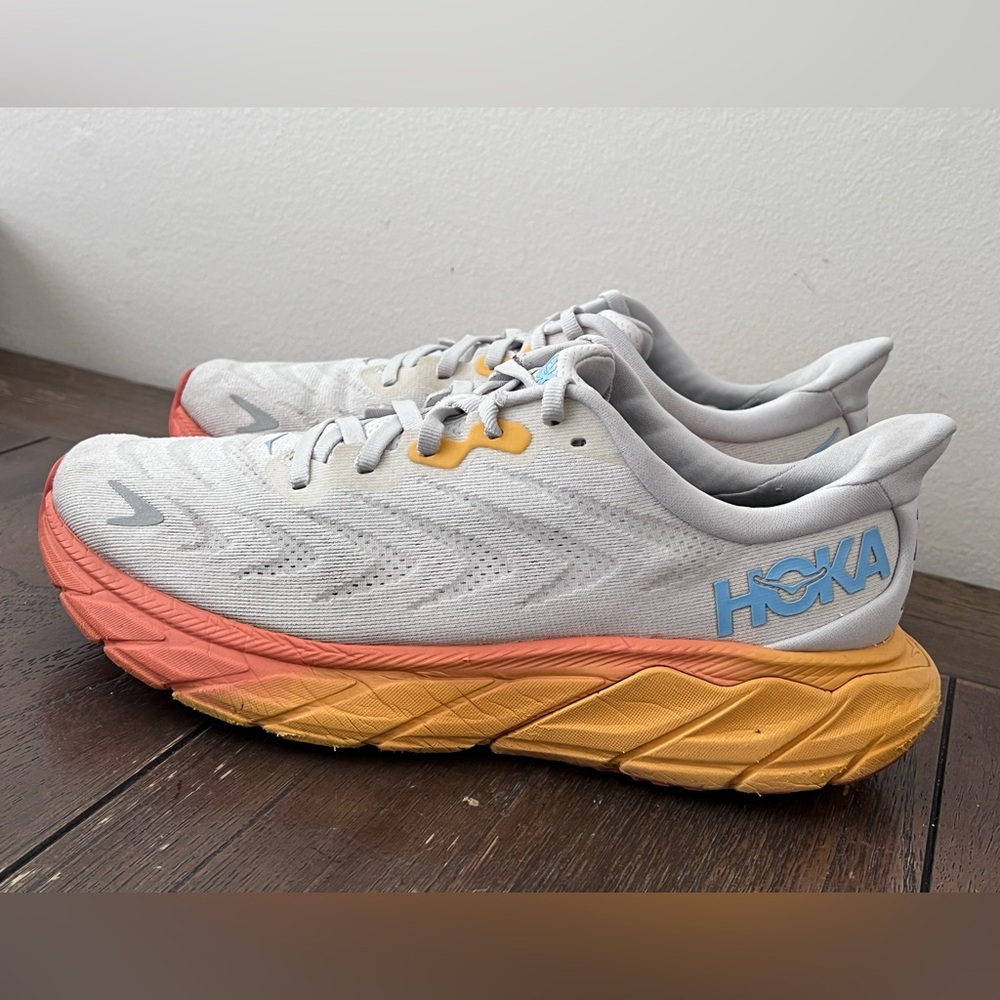 Hoka Arahi Womens Sneakers size 8
